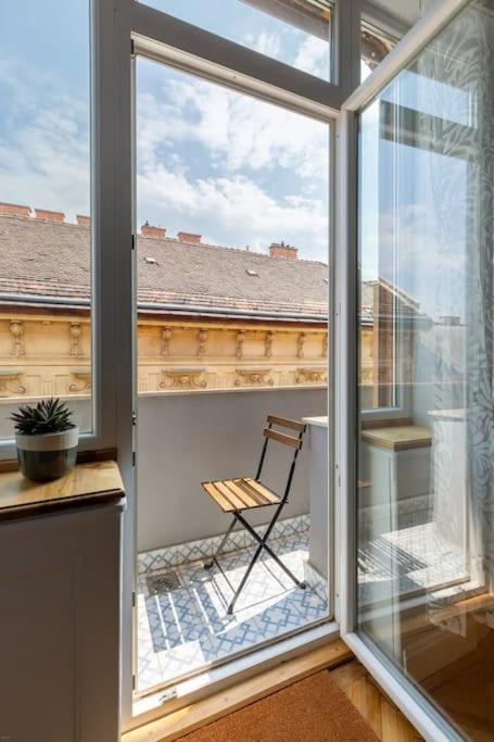 Elegant And Modern In The City Centre Budapest Extérieur photo